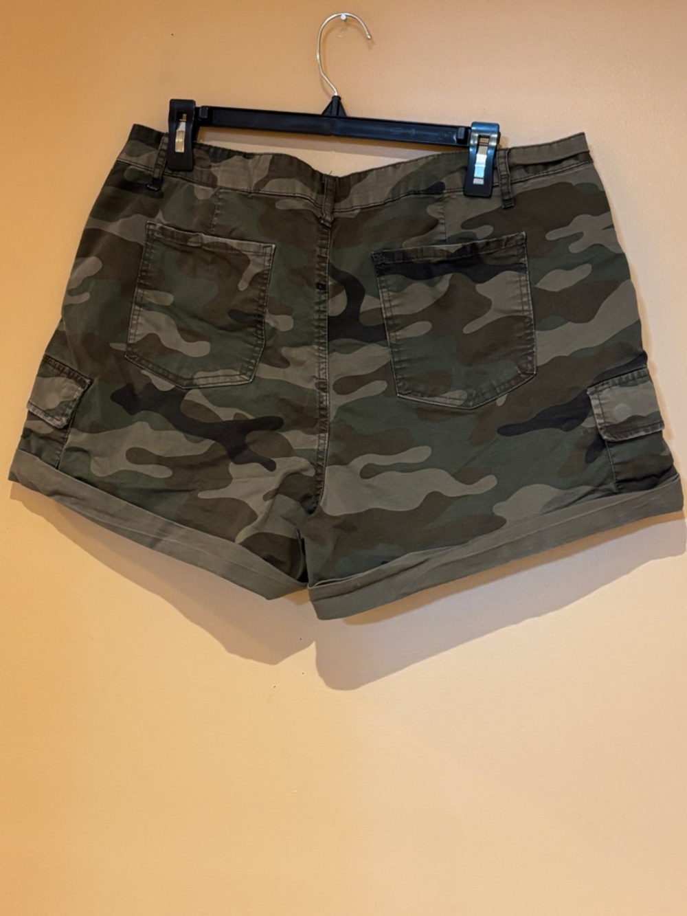 Time and Tru Camo Cargo Shorts Size 18